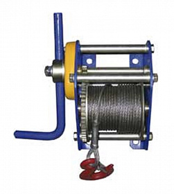 На сайте Трейдимпорт можно недорого купить Лебедка барабанная Дина L=10м 001-5150. 